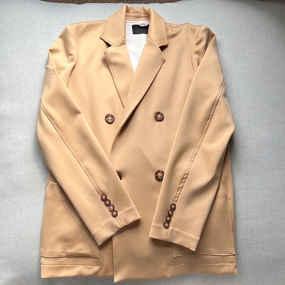 Boyfriend Blazer in Camel - Picture 2 of 6